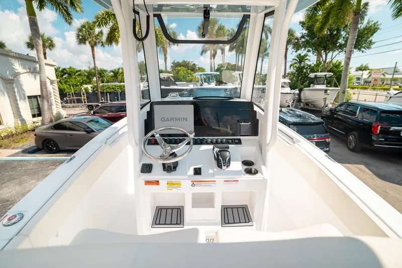 Slide: The Image of Sea Hunt Ultra 239 SE 2025 - 9