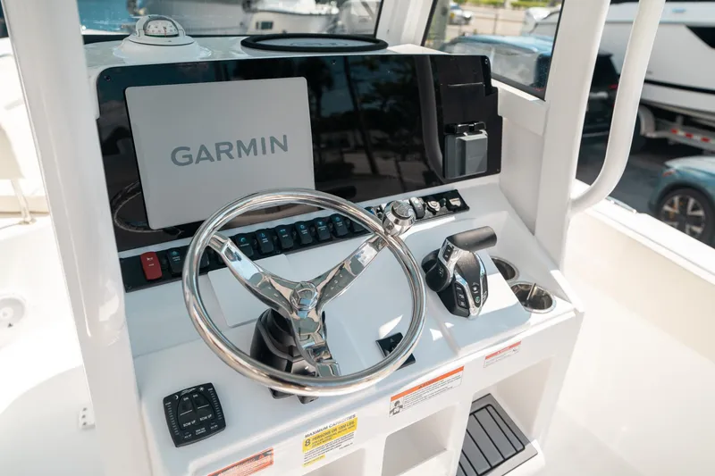 Slide: The Image of Sea Hunt Ultra 239 SE 2025 - 12