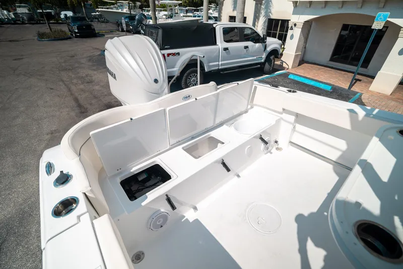 Slide: The Image of Sea Hunt Ultra 239 SE 2025 - 22