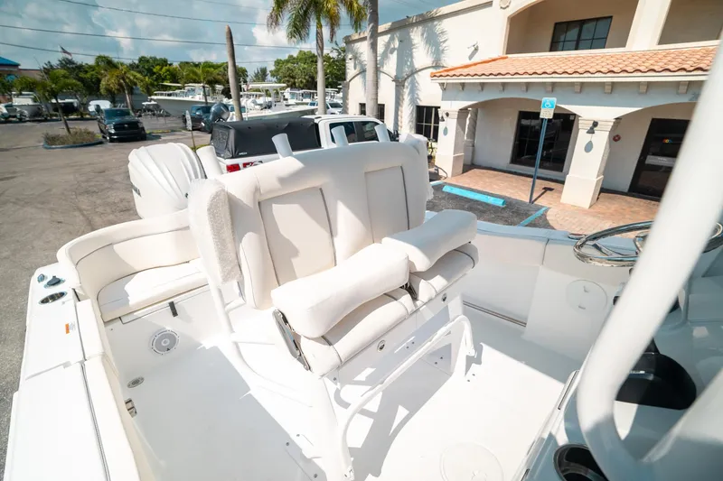 Slide: The Image of Sea Hunt Ultra 239 SE 2025 - 24