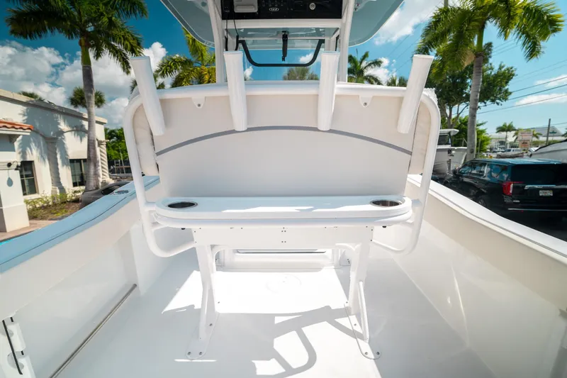 Slide: The Image of Sea Hunt Ultra 239 SE 2025 - 28