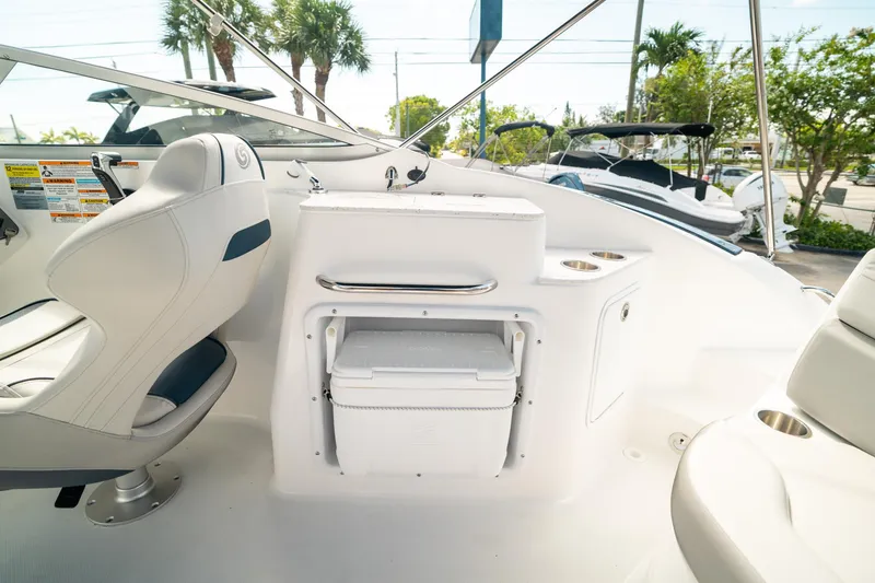 Slide: The Image of Hurricane SunDeck 2400 OB 2024 - 16