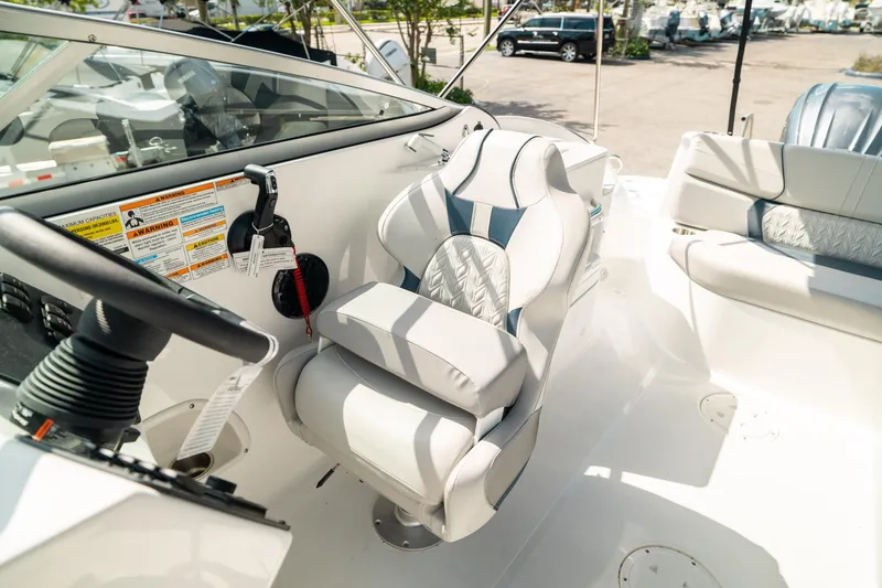 Slide: The Image of Hurricane SunDeck 2400 OB 2024 - 24