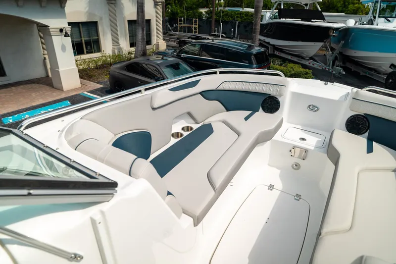 Slide: The Image of Hurricane SunDeck 2400 OB 2024 - 34