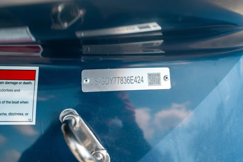 Slide: The Image of Hurricane SunDeck 2400 OB 2024 - 50