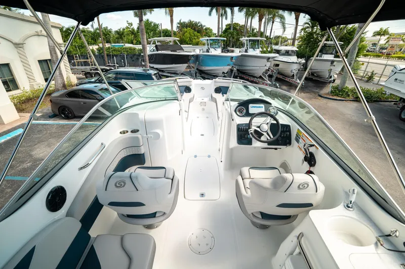 Slide: The Image of Hurricane SunDeck 2400 OB 2024 - 9