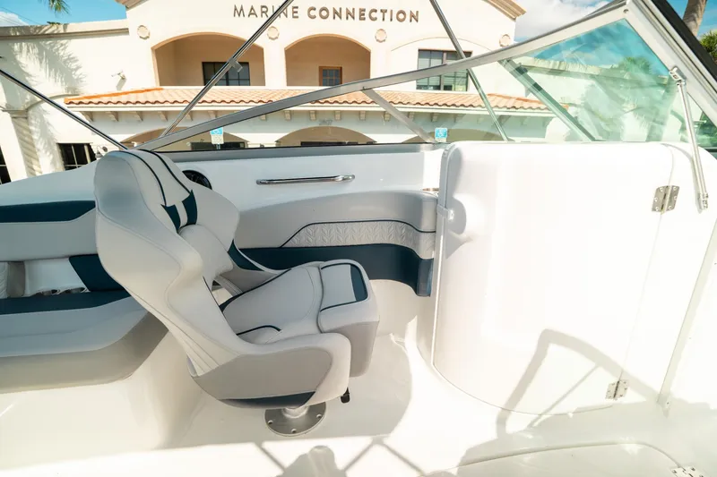 Slide: The Image of Hurricane SunDeck 2400 OB 2024 - 26