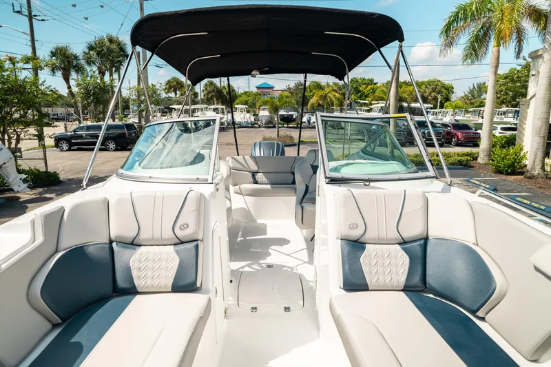 Slide: The Image of Hurricane SunDeck 2400 OB 2024 - 40