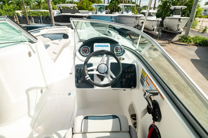 Slide: The Image of Hurricane SunDeck 2400 OB 2024 - 20