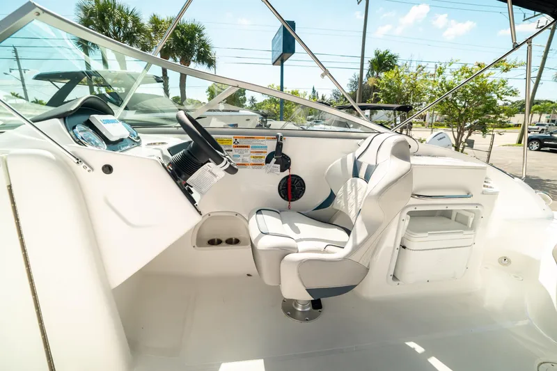 Slide: The Image of Hurricane SunDeck 2400 OB 2024 - 22