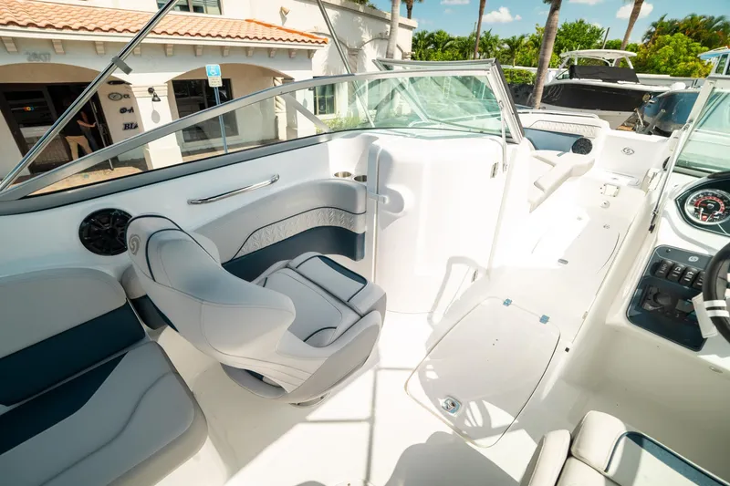 Slide: The Image of Hurricane SunDeck 2400 OB 2024 - 25