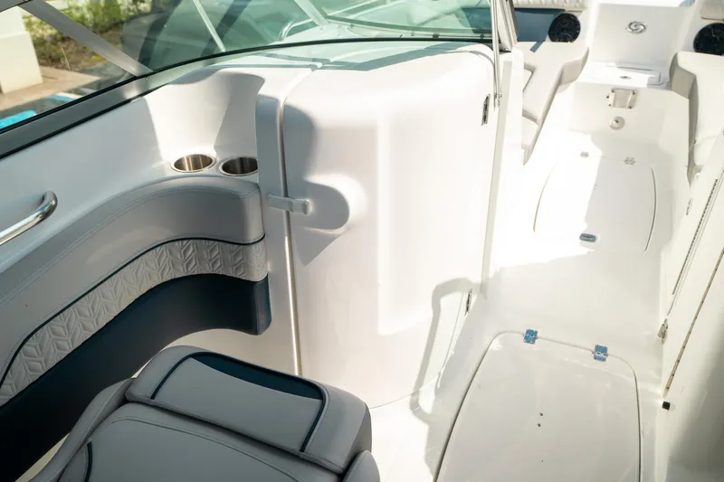 Slide: The Image of Hurricane SunDeck 2400 OB 2024 - 29