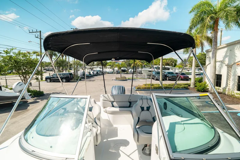 Slide: The Image of Hurricane SunDeck 2400 OB 2024 - 41