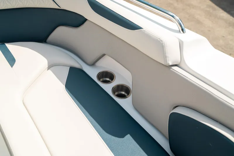 Slide: The Image of Hurricane SunDeck 2400 OB 2024 - 44