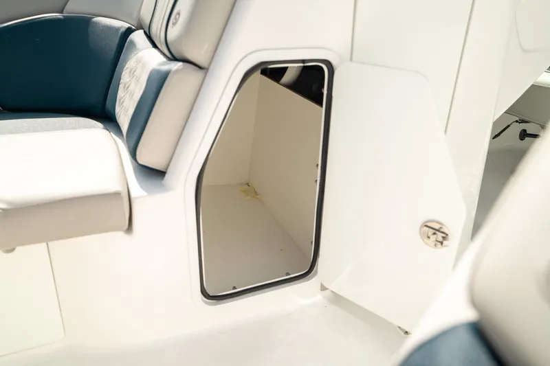 Slide: The Image of Hurricane SunDeck 2400 OB 2024 - 46