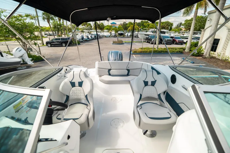 Slide: The Image of Hurricane SunDeck 2400 OB 2024 - 10