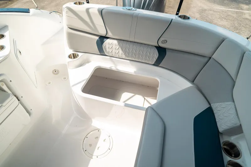 Slide: The Image of Hurricane SunDeck 2400 OB 2024 - 13