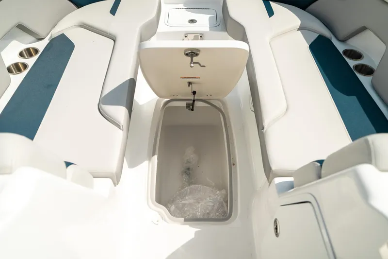 Slide: The Image of Hurricane SunDeck 2400 OB 2024 - 36