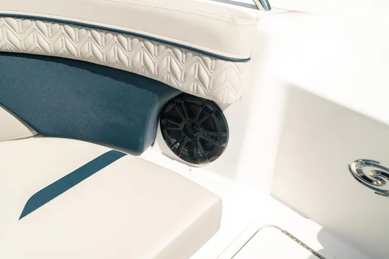 Slide: The Image of Hurricane SunDeck 2400 OB 2024 - 45