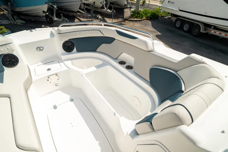 Slide: The Image of Hurricane SunDeck 2400 OB 2024 - 48