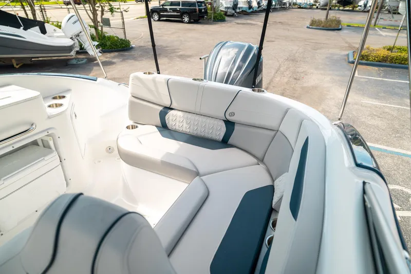 Slide: The Image of Hurricane SunDeck 2400 OB 2024 - 12