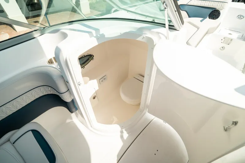 Slide: The Image of Hurricane SunDeck 2400 OB 2024 - 30