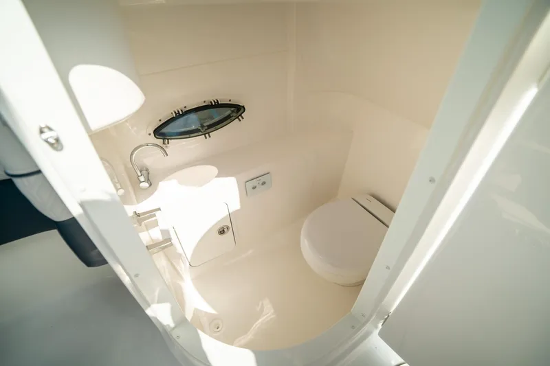 Slide: The Image of Hurricane SunDeck 2400 OB 2024 - 31