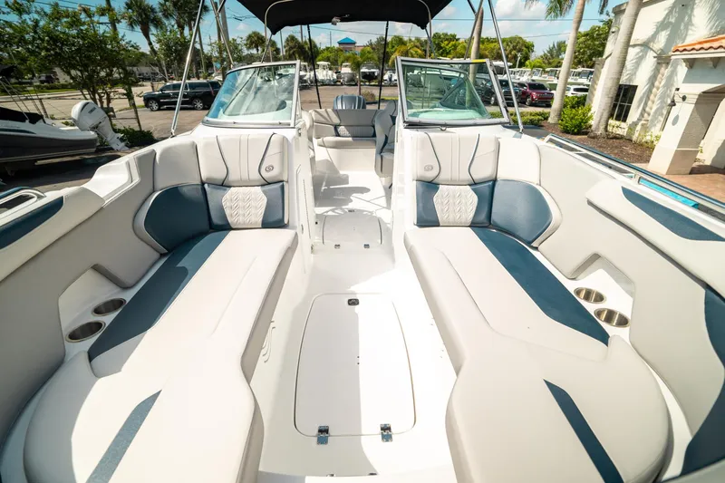 Slide: The Image of Hurricane SunDeck 2400 OB 2024 - 39