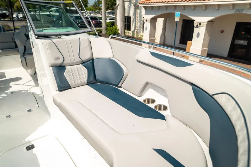 Slide: The Image of Hurricane SunDeck 2400 OB 2024 - 43