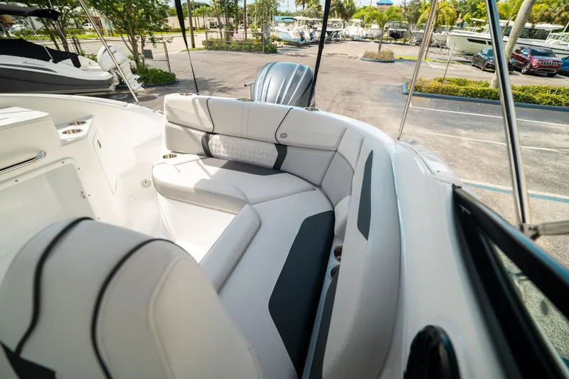 Slide: The Image of Hurricane SunDeck 2400 OB 2024 - 11