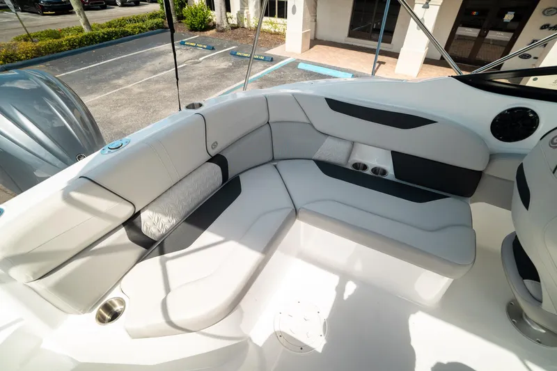 Slide: The Image of Hurricane SunDeck 2400 OB 2024 - 12