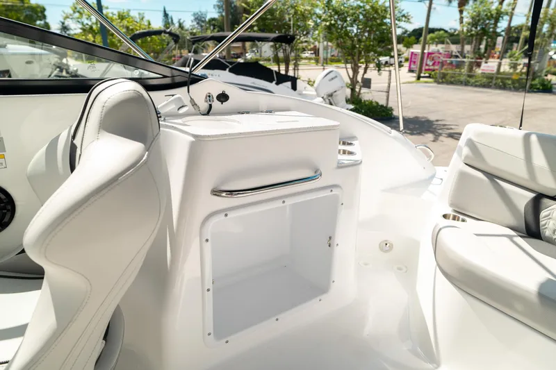 Slide: The Image of Hurricane SunDeck 2400 OB 2024 - 15