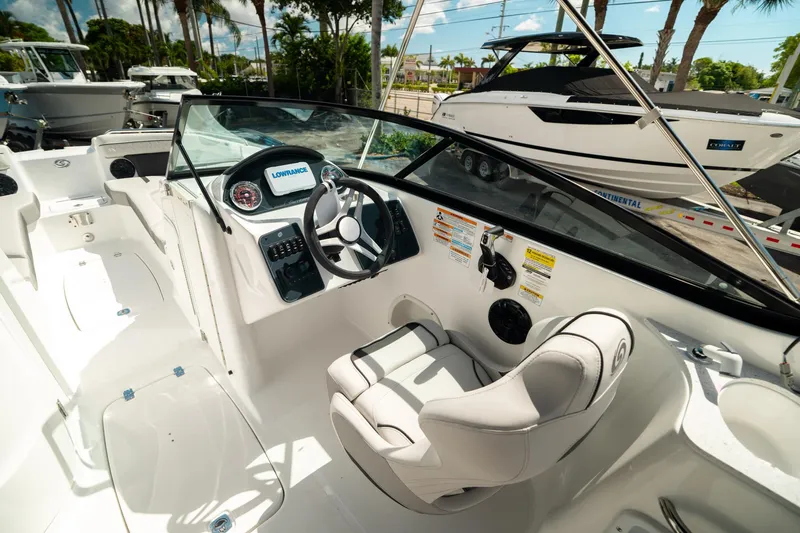 Slide: The Image of Hurricane SunDeck 2400 OB 2024 - 20