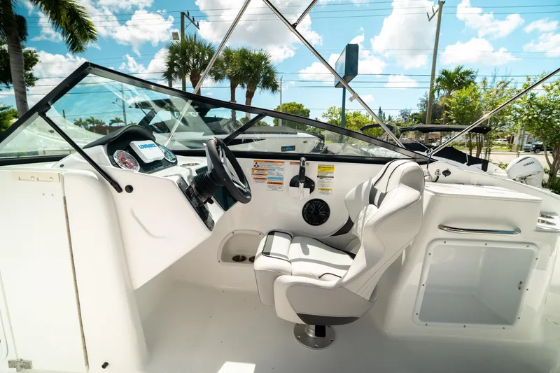 Slide: The Image of Hurricane SunDeck 2400 OB 2024 - 22