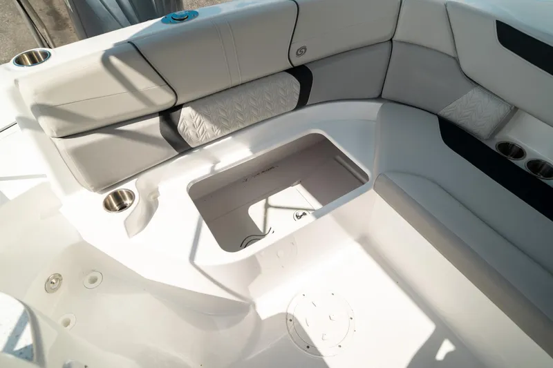 Slide: The Image of Hurricane SunDeck 2400 OB 2024 - 13