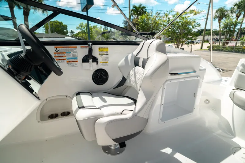 Slide: The Image of Hurricane SunDeck 2400 OB 2024 - 23