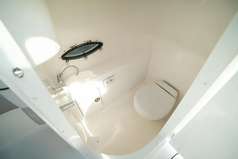 Slide: The Image of Hurricane SunDeck 2400 OB 2024 - 29