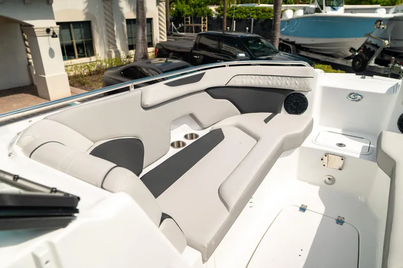 Slide: The Image of Hurricane SunDeck 2400 OB 2024 - 34