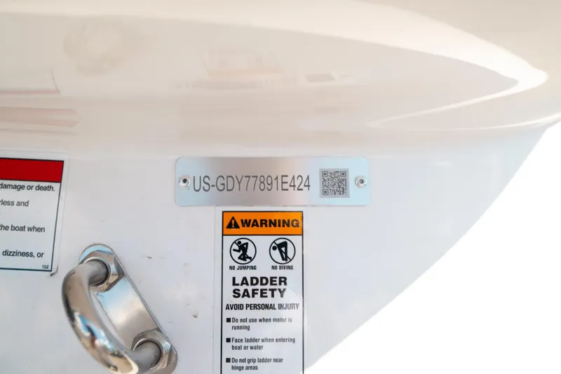 Slide: The Image of Hurricane SunDeck 2400 OB 2024 - 46