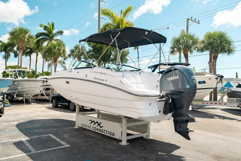 Slide: The Image of Hurricane SunDeck 2400 OB 2024 - 4