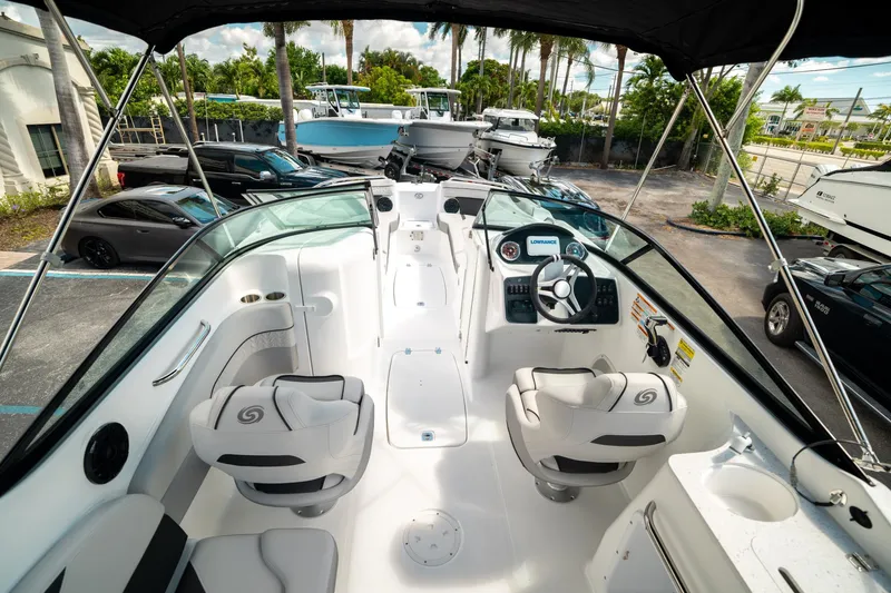 Slide: The Image of Hurricane SunDeck 2400 OB 2024 - 8