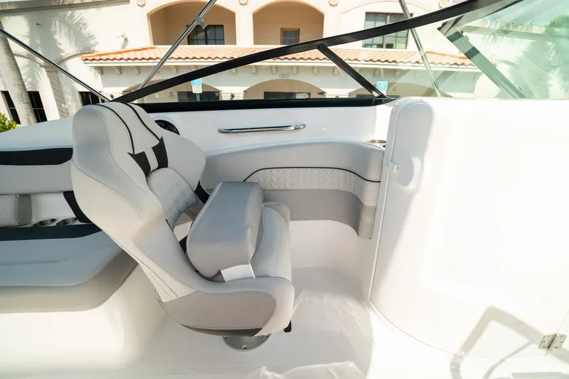 Slide: The Image of Hurricane SunDeck 2400 OB 2024 - 27