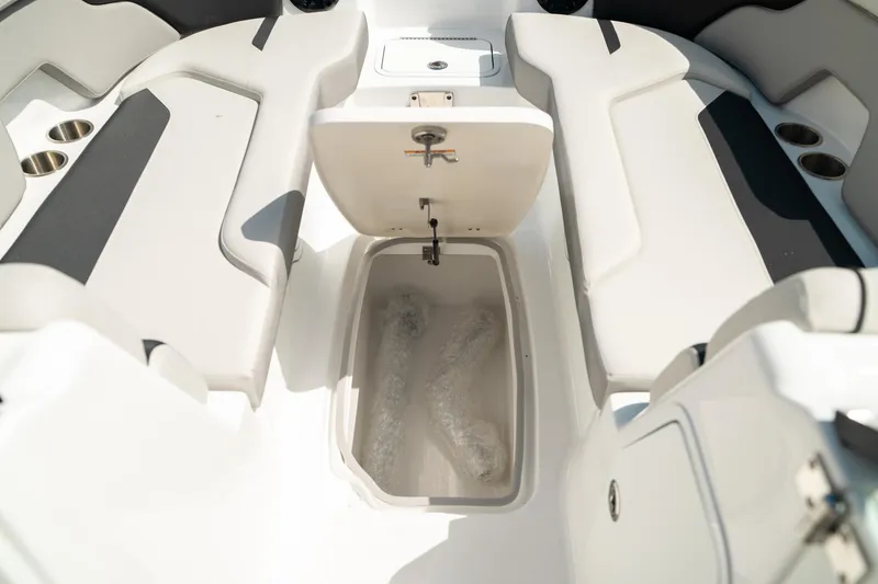 Slide: The Image of Hurricane SunDeck 2400 OB 2024 - 31