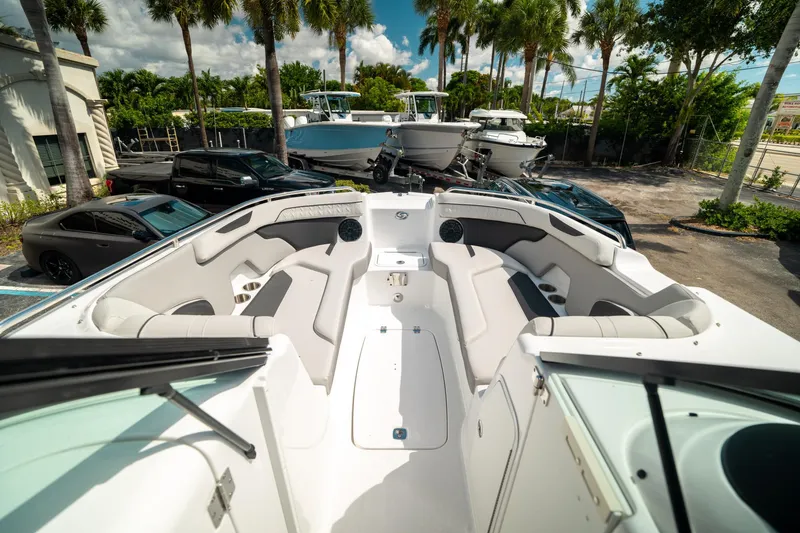 Slide: The Image of Hurricane SunDeck 2400 OB 2024 - 33