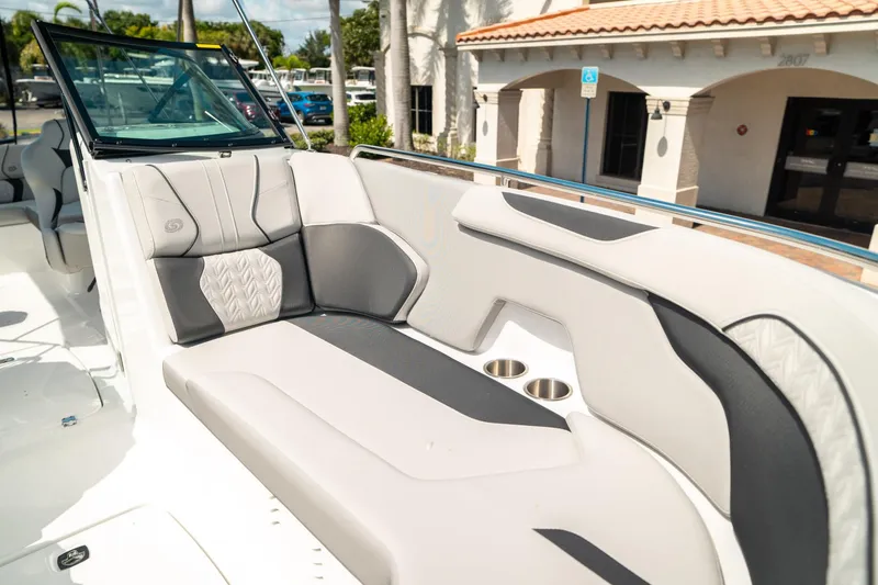 Slide: The Image of Hurricane SunDeck 2400 OB 2024 - 40