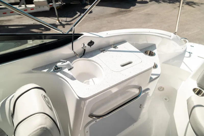 Slide: The Image of Hurricane SunDeck 2400 OB 2024 - 17