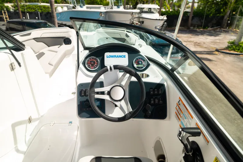 Slide: The Image of Hurricane SunDeck 2400 OB 2024 - 21