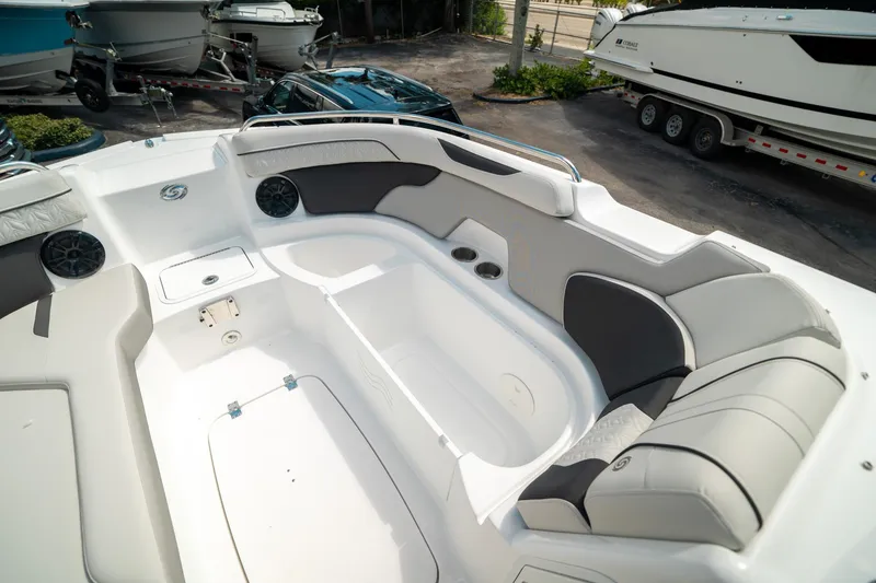 Slide: The Image of Hurricane SunDeck 2400 OB 2024 - 42