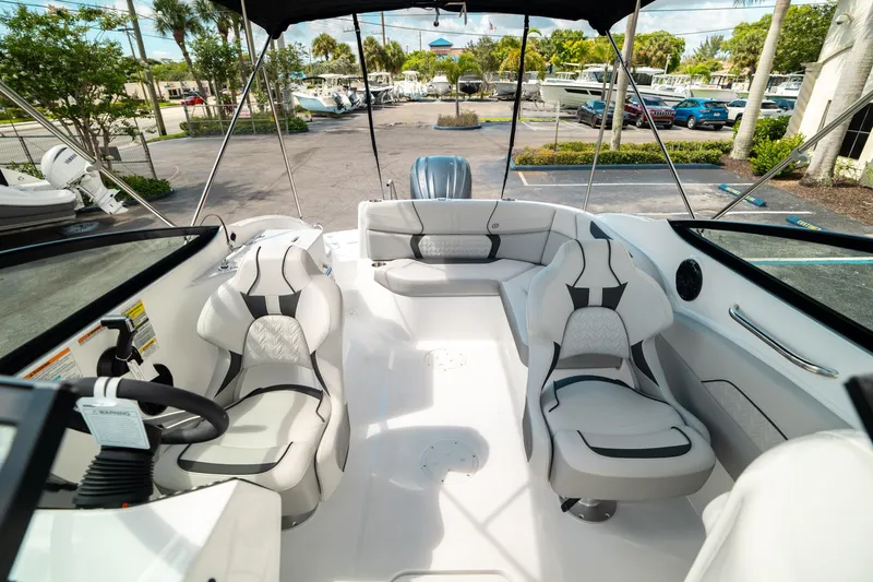 Slide: The Image of Hurricane SunDeck 2400 OB 2024 - 9