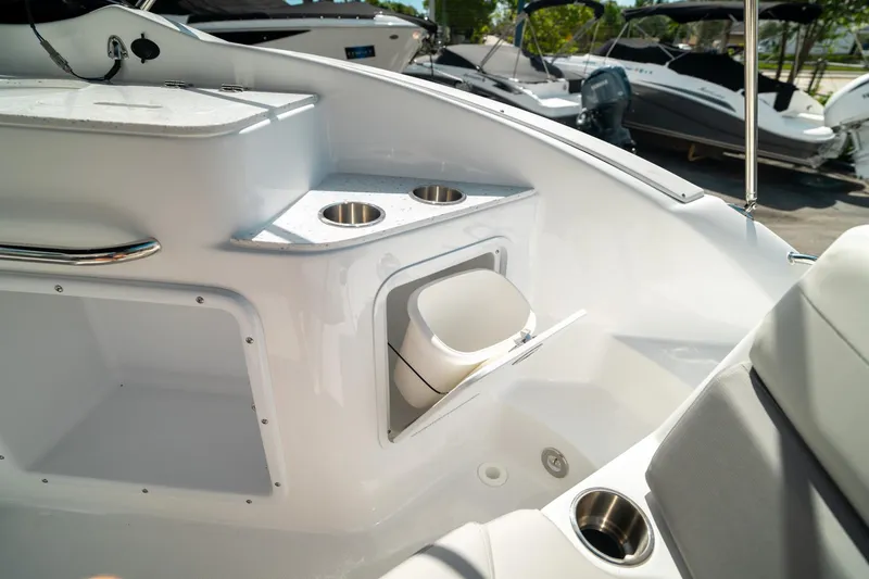 Slide: The Image of Hurricane SunDeck 2400 OB 2024 - 19